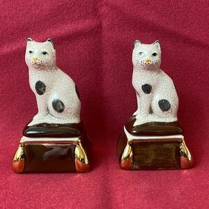 Vintage 1991 CBK Calico Cat on Pillow Ceramic Trinket Box Hand Painted